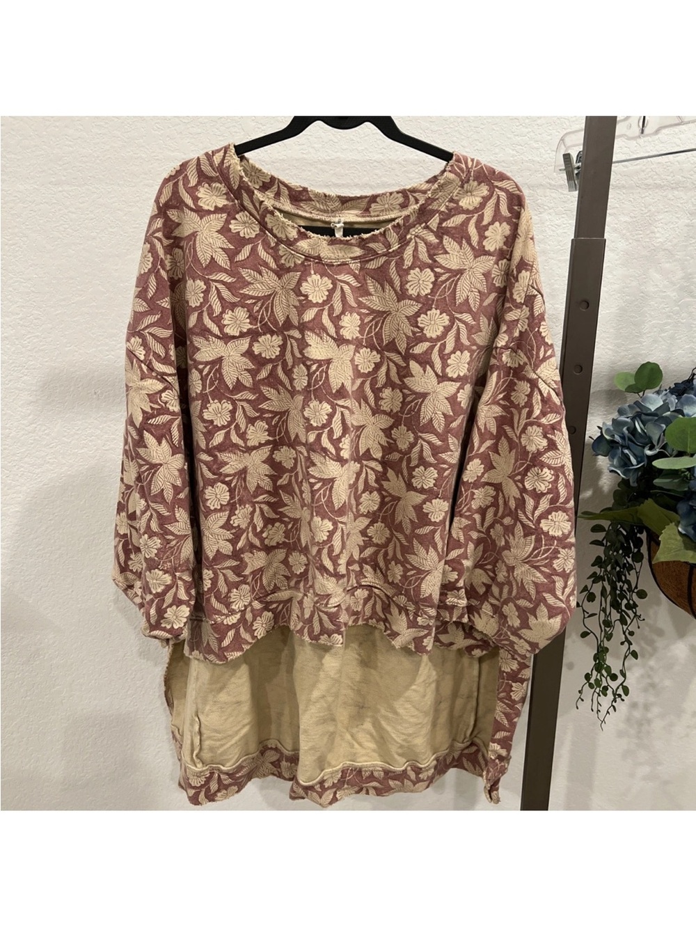 Magnolia Pearl Excellent condition Dusty Rose Floral Layered Tunic (item A37)